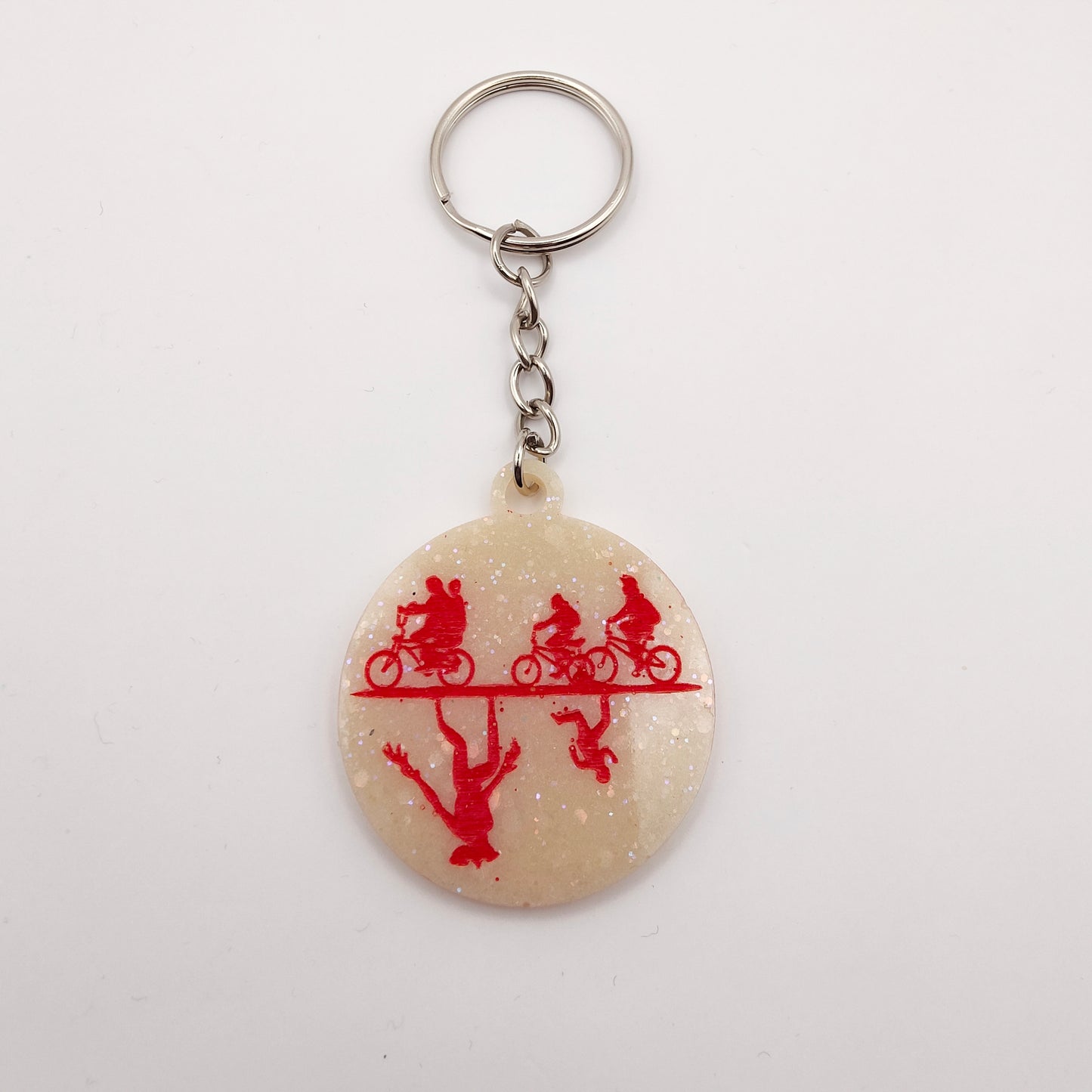 Circle Alien Keyring - White