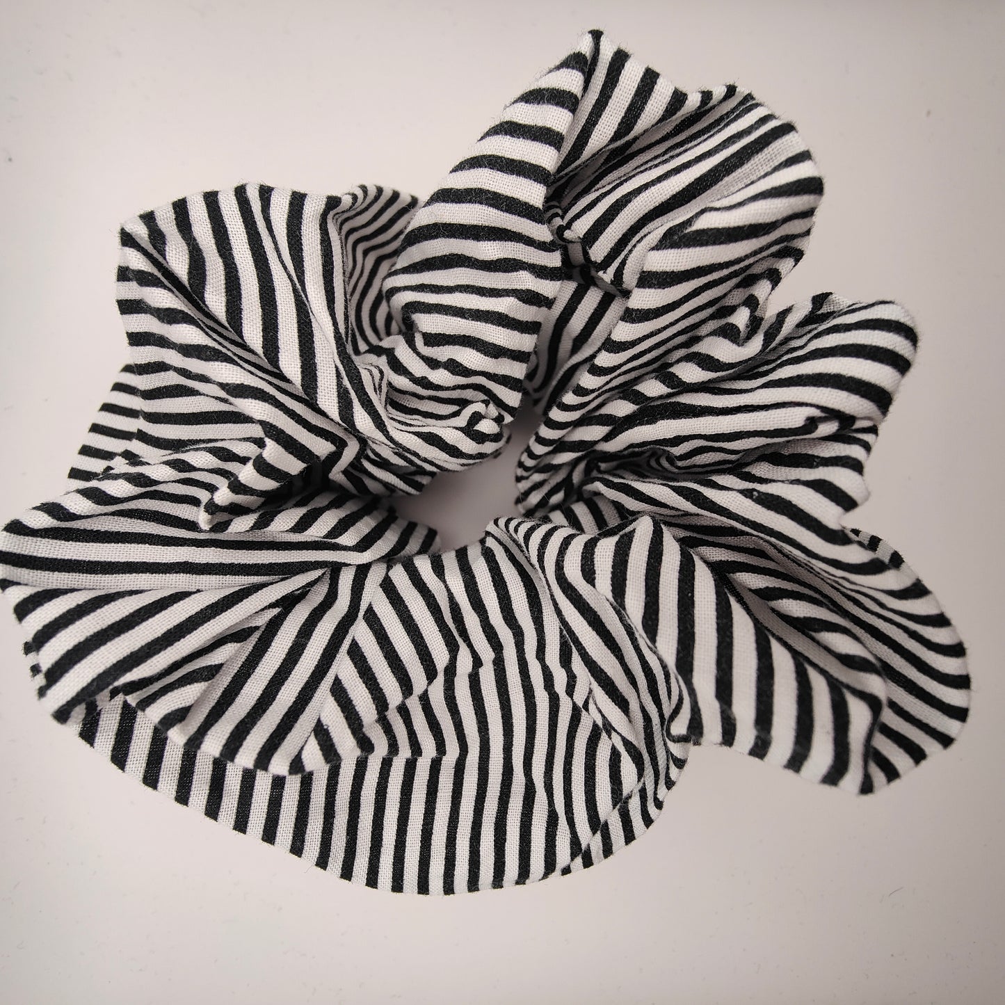 Scrunchie (Large) - White / Black Stripes