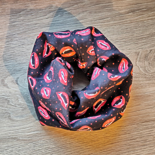 Scrunchie (Large) - Vampire Lips